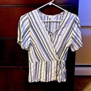 Urban Romantics blouse.  Size small.  Like new condition.